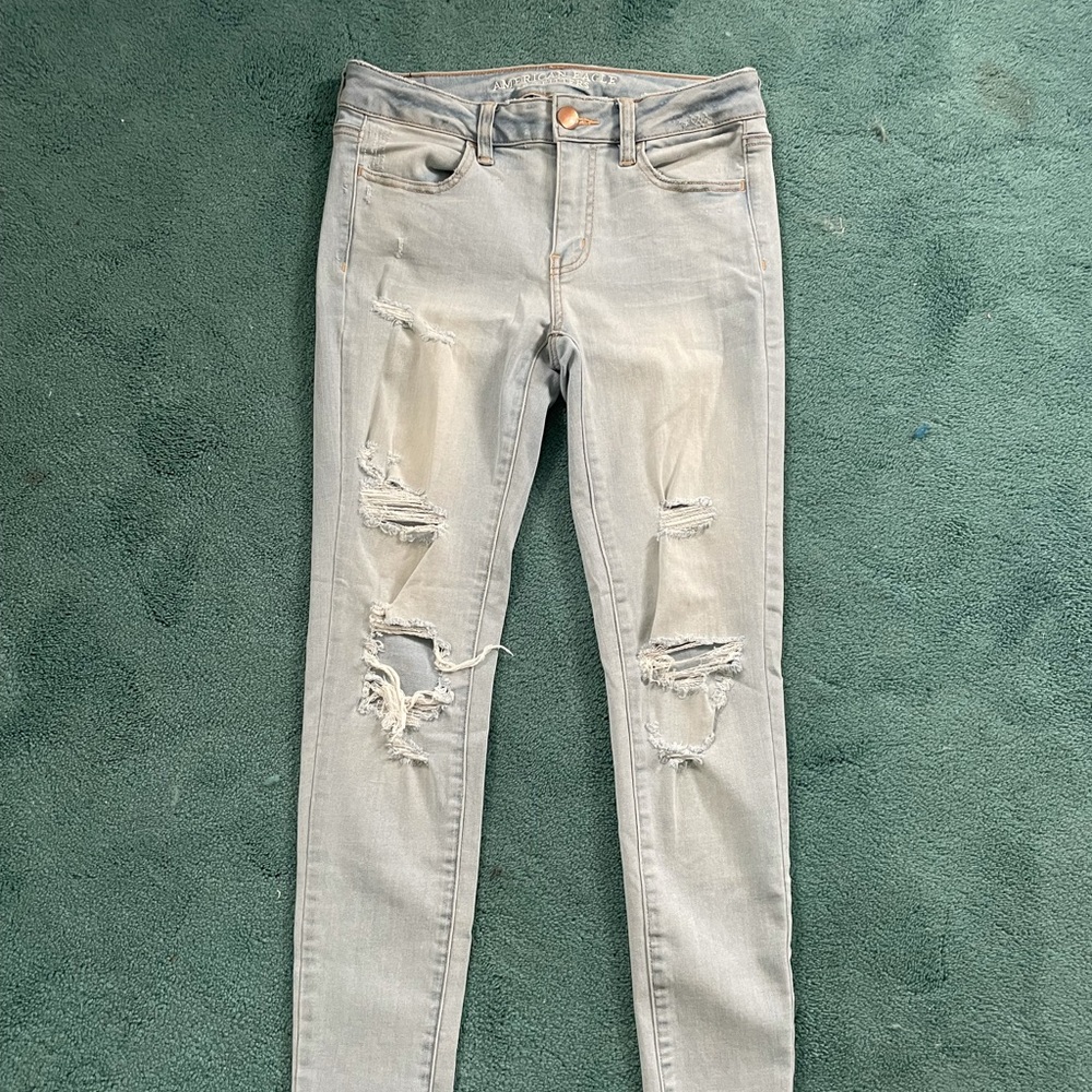 light wash blue American Eagle begging